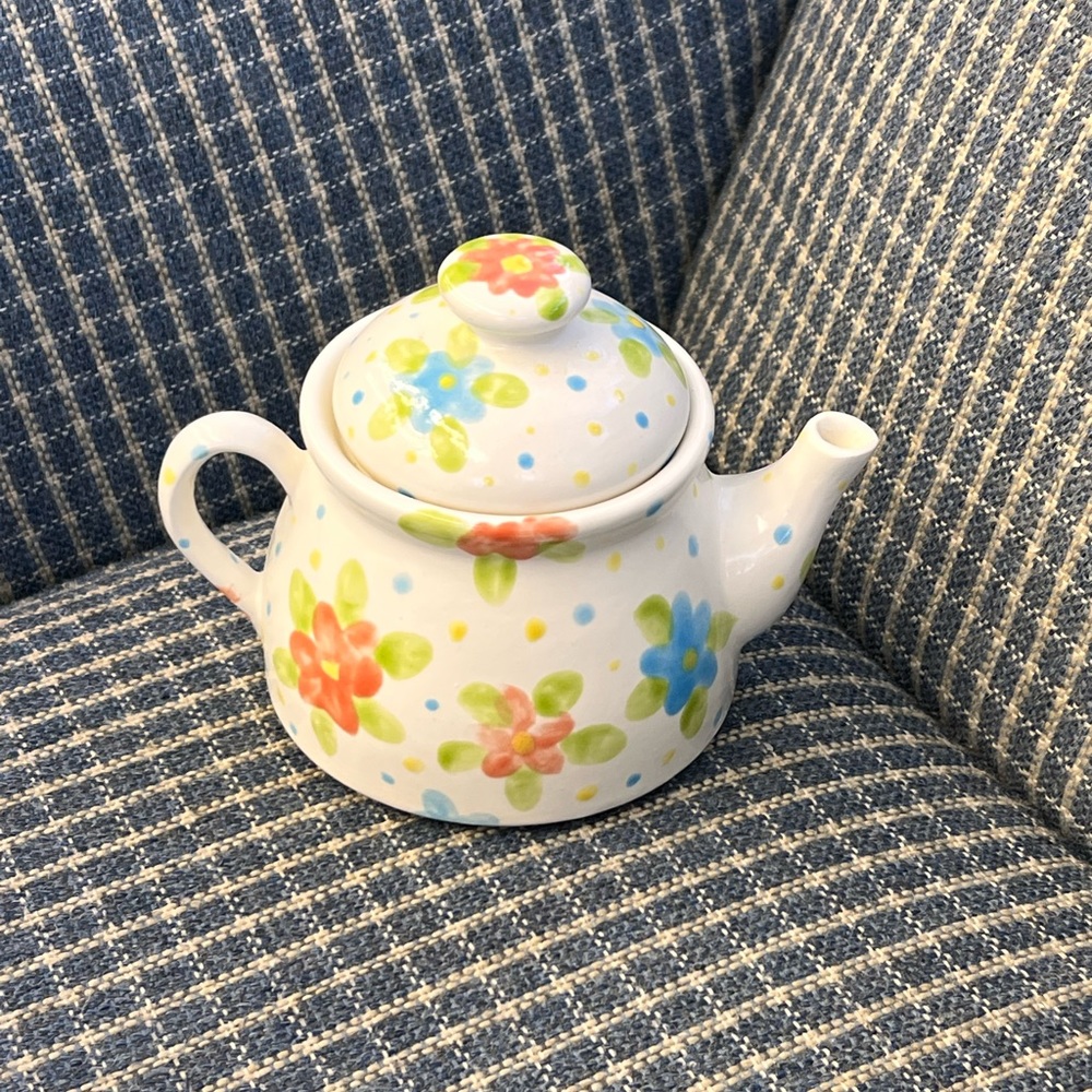 Ceramic tea pot